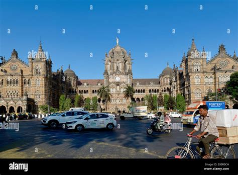 Chhatrapati Shivaji Maharaj Terminus: Istuva Koloniaalinen Maamerkki ja Elävä Liikennekeskus!