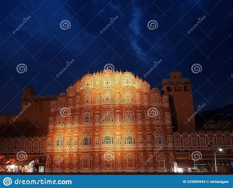 Hawa Mahal: Roosa Keskiajan Ihme Jaipurissa!