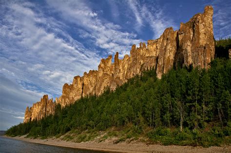  Lena Pillars Nature Reserve: Jääkauden Muistomerkit ja Mahtava Luonto!