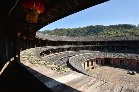  Meizhou Hakka Enclove: Kirjavat Perinteet ja Yllättävä Arkkitehtuuri!